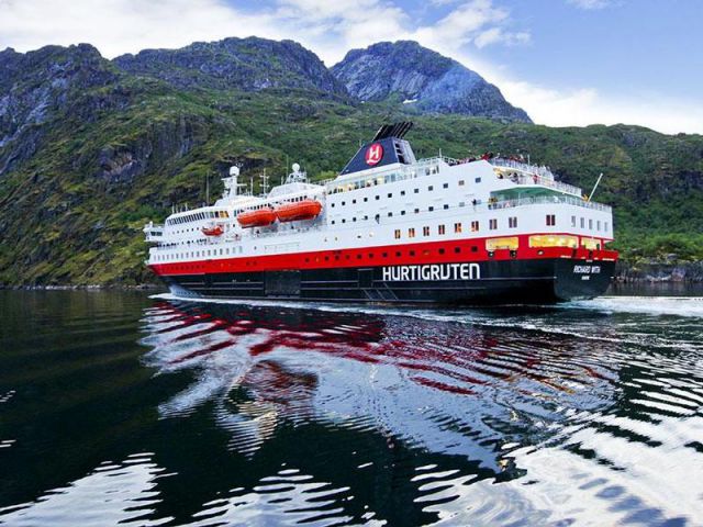 hurtigruten-richardwith-schiff6