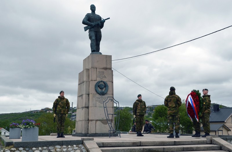 soviet_soldier_memorial_kirkenes_5_e5ca3.jpg - 82.99 kB