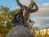 Monument «Anatoly Bredov»